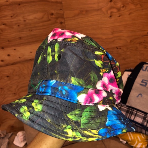 Bucket hat - Picture 2 of 3